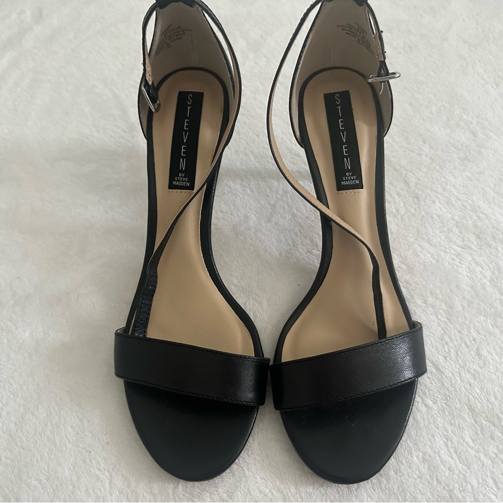 Steve Madden Black Heels Elegant Minimalist Design